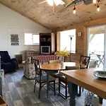 Willow Point Cabin Brenchly Lake
